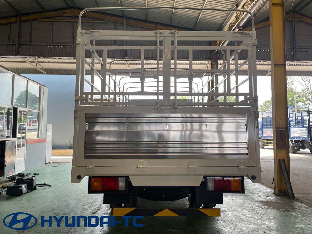 Xe tải Hyundai Mighty 110SP thùng mui bạt 7 tấn